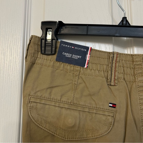 Tommy Hilfiger Men's Essential 10" Solid Cargo Shorts in Khaki Size 30 - Picture 9 of 10